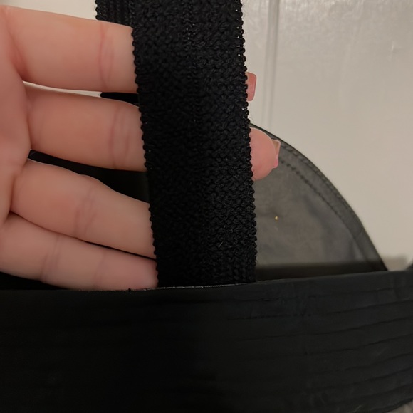 Outrageous BCBG MaxAzria Top size medium excellent condition - Picture 5 of 5